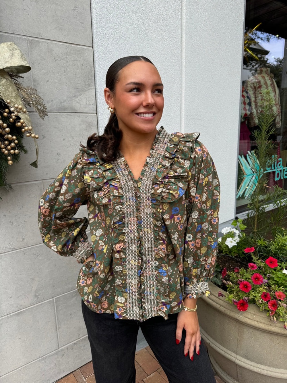 Entro LYDIA FLORAL Ruffled  Button-Front Blouse - Olive Multi Size Small